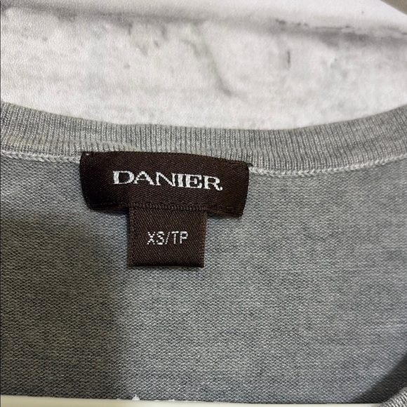 Danier short sleeve Gray Women's Top shirt size XS - Picture 3 of 6